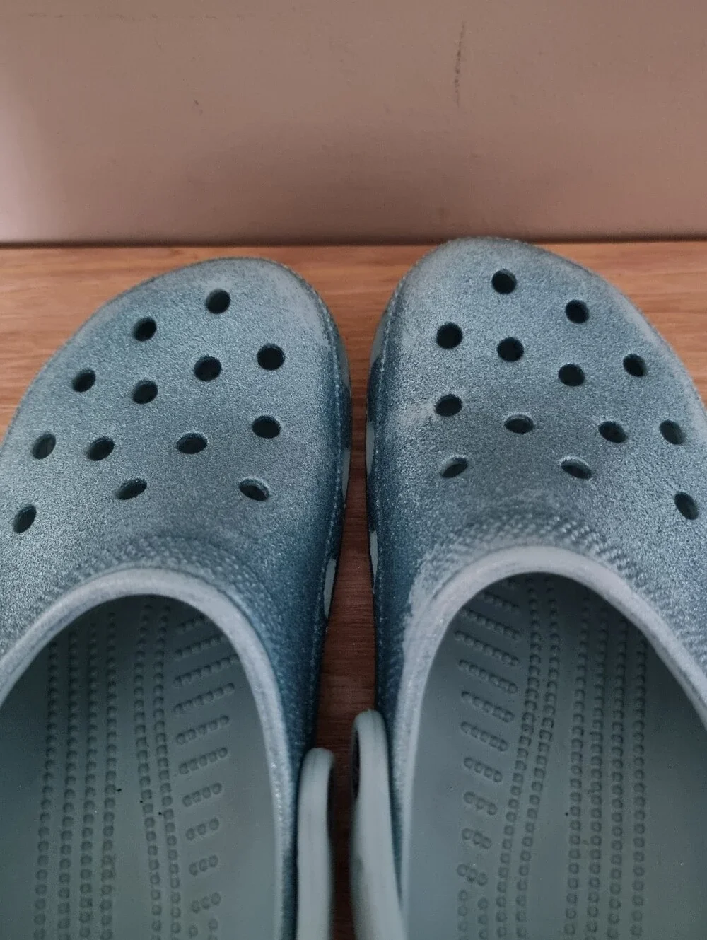 Crocs Kids J5 Classic Glitter Clogs Light Blue Slip-On Clog Shoes